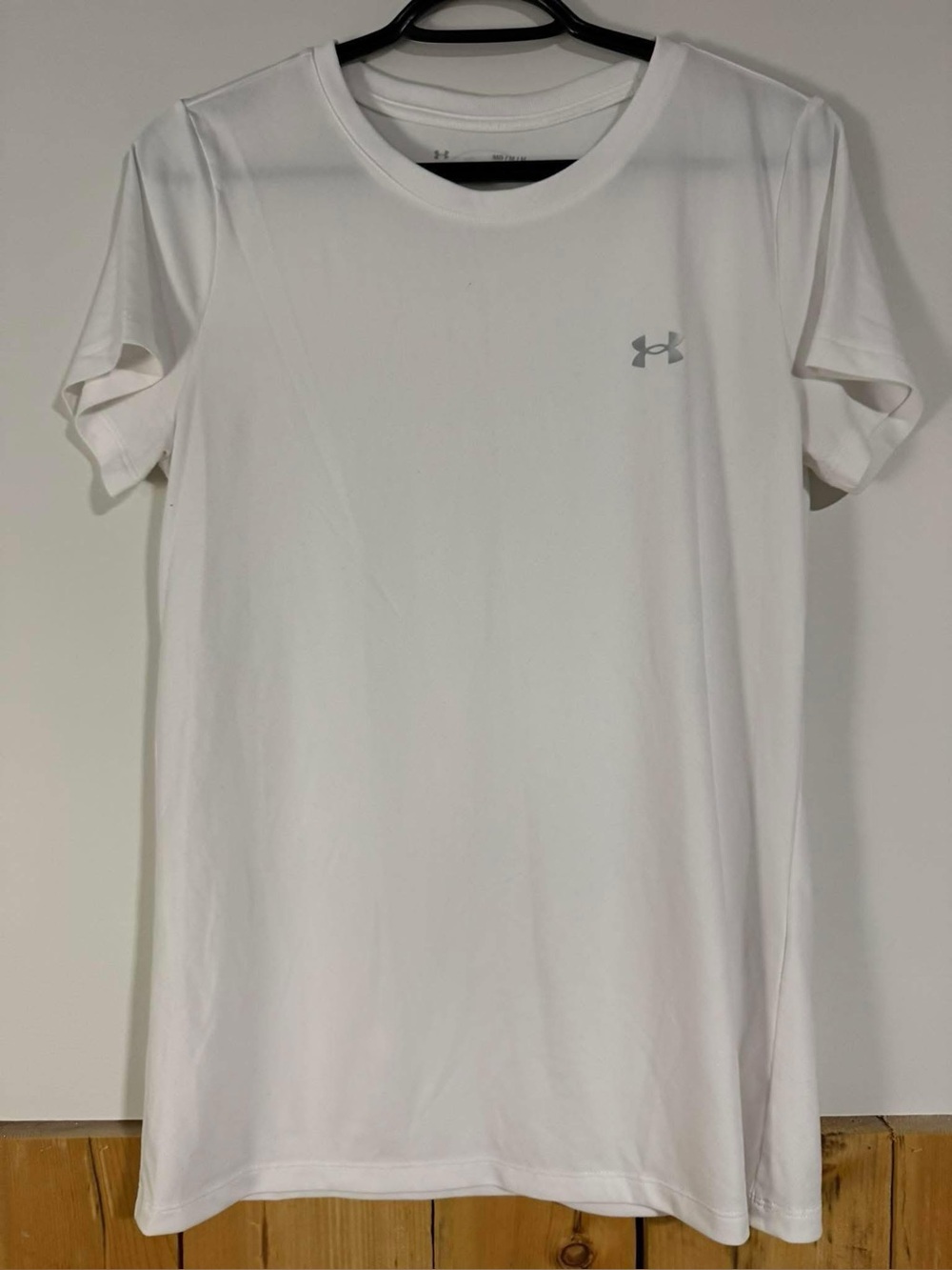 Medium • Under Armor tee